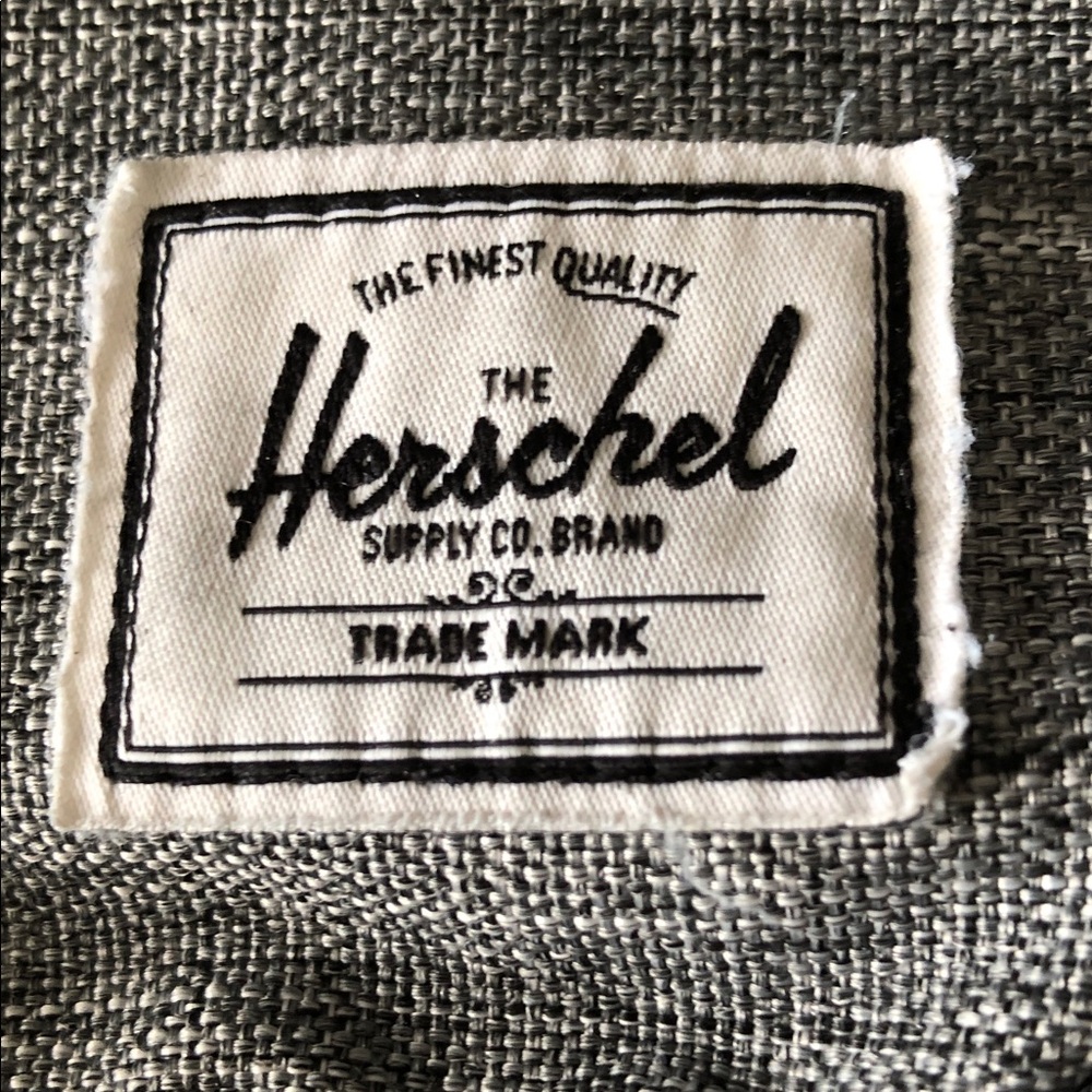 HERSCHEL SUPPLY CO GRAY WAIST BAG / FANNY PACK • 33.5” WAIST MAX - Picture 4 of 15